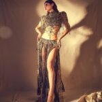 Mouni Roy (2)